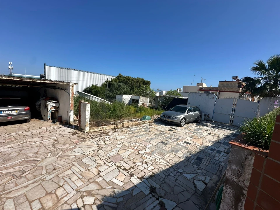 Moradia T1 para Venda em Quelfes Foto 20