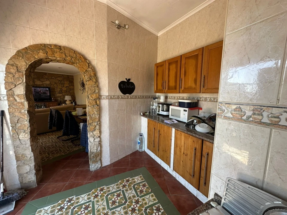 Moradia T1 para Venda em Quelfes Foto 11