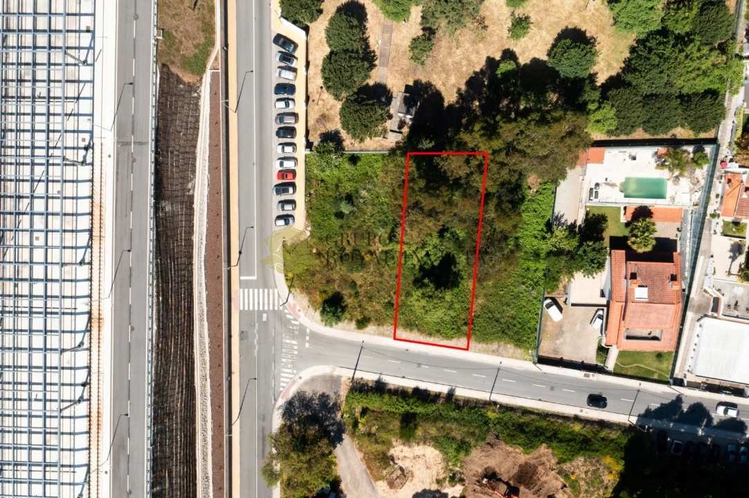 Terreno para Venda em Vilar de Andorinho Foto 1