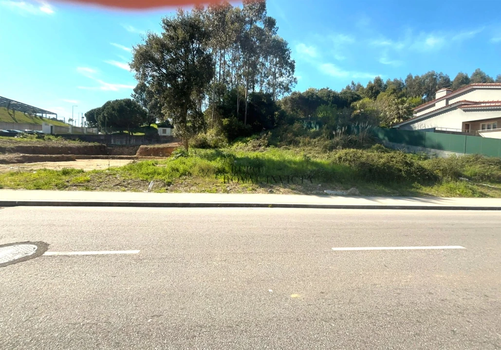 Terreno para Venda em Vilar de Andorinho Foto 1