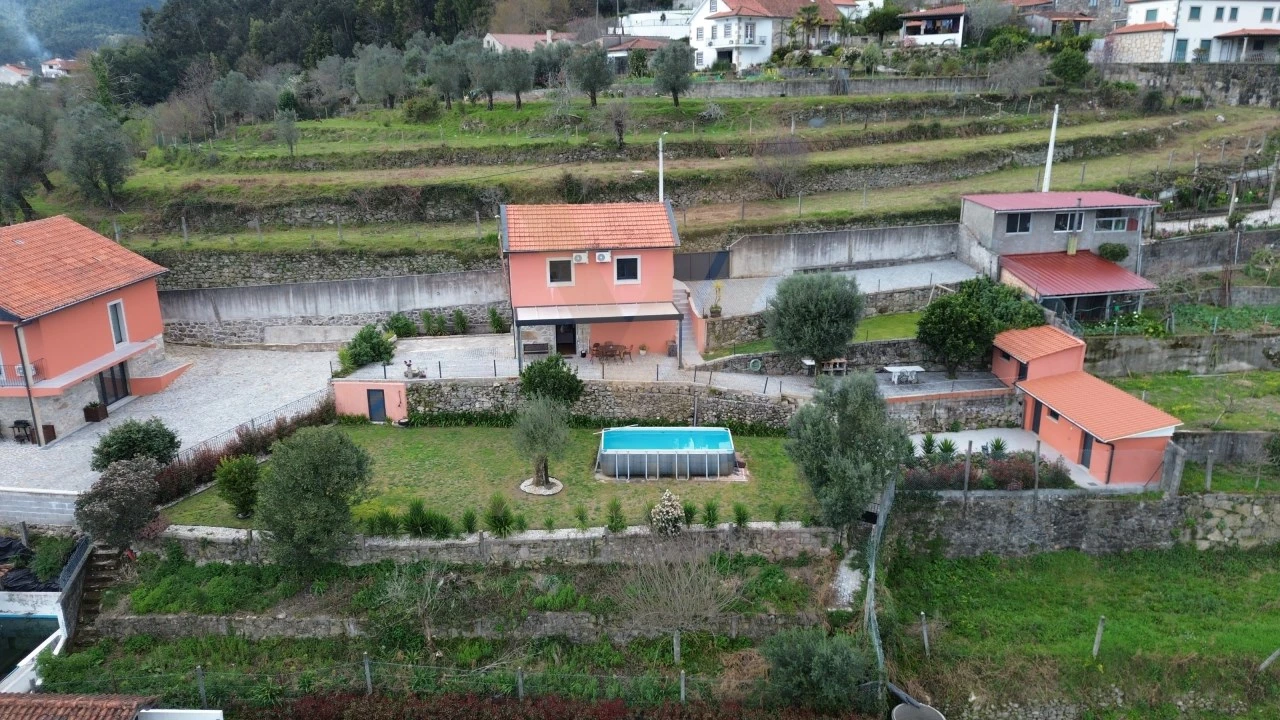 Moradia T2 para Venda em Labruja Foto 3