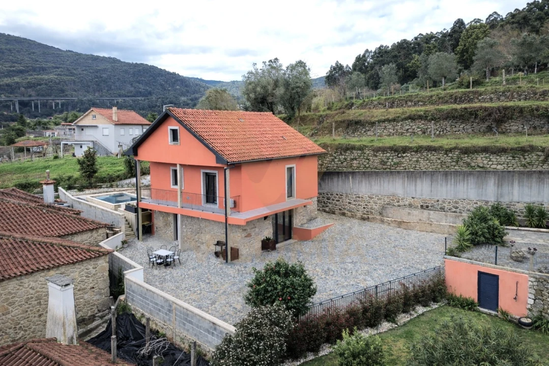 Moradia T3 para Venda em Labruja Foto 1