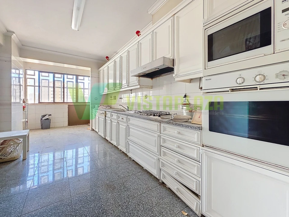 Apartamento T4 para Venda em Areeiro Foto 6