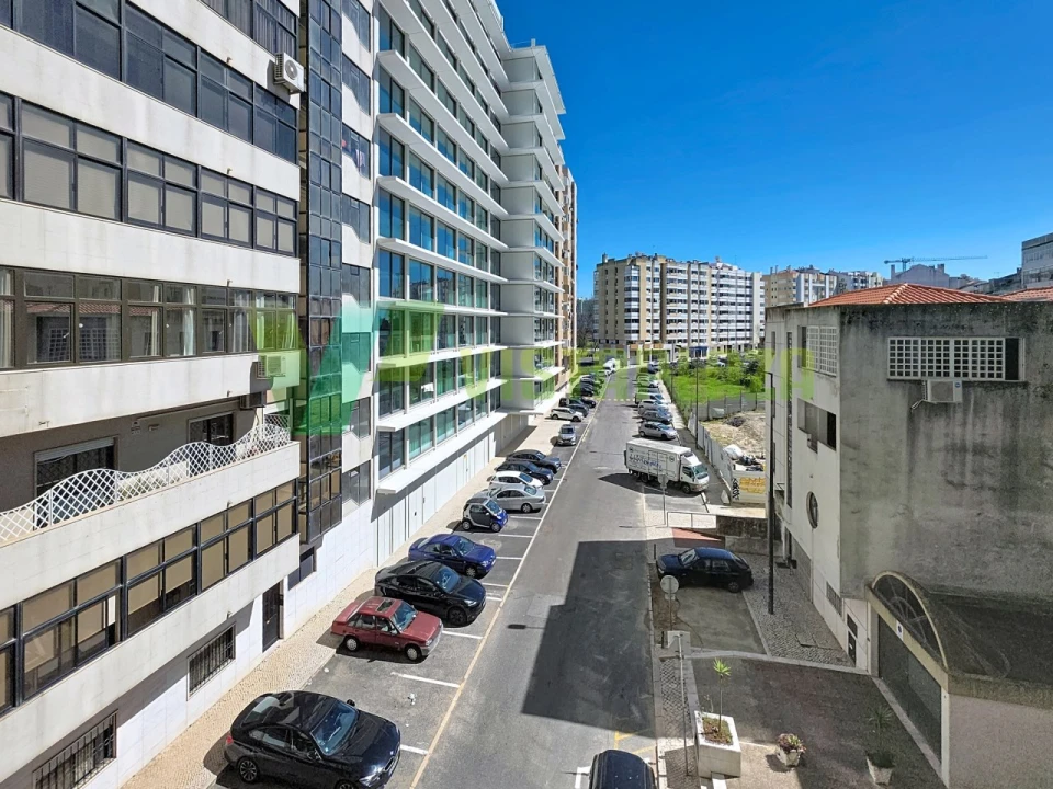 Apartamento T4 para Venda em Areeiro Foto 25