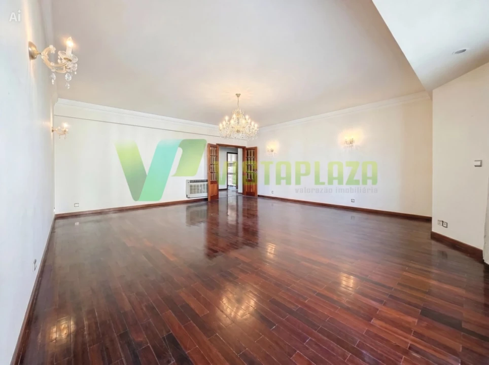 Apartamento T4 para Venda em Areeiro Foto 5