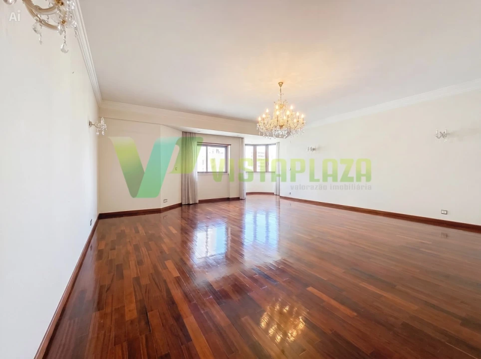 Apartamento T4 para Venda em Areeiro Foto 6