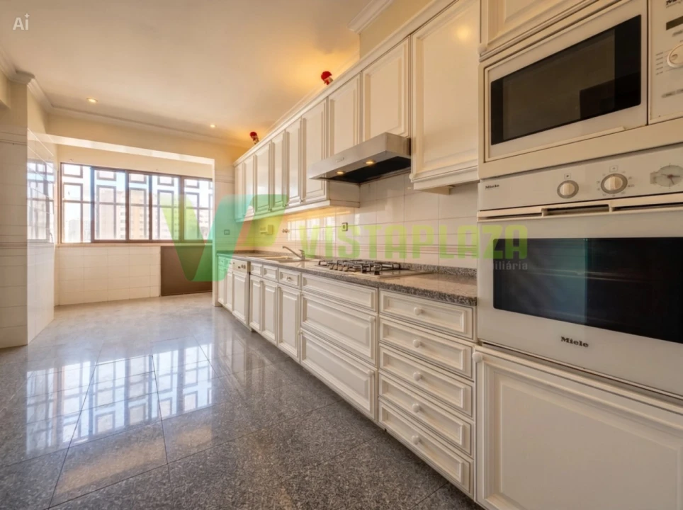 Apartamento T4 para Venda em Areeiro Foto 8