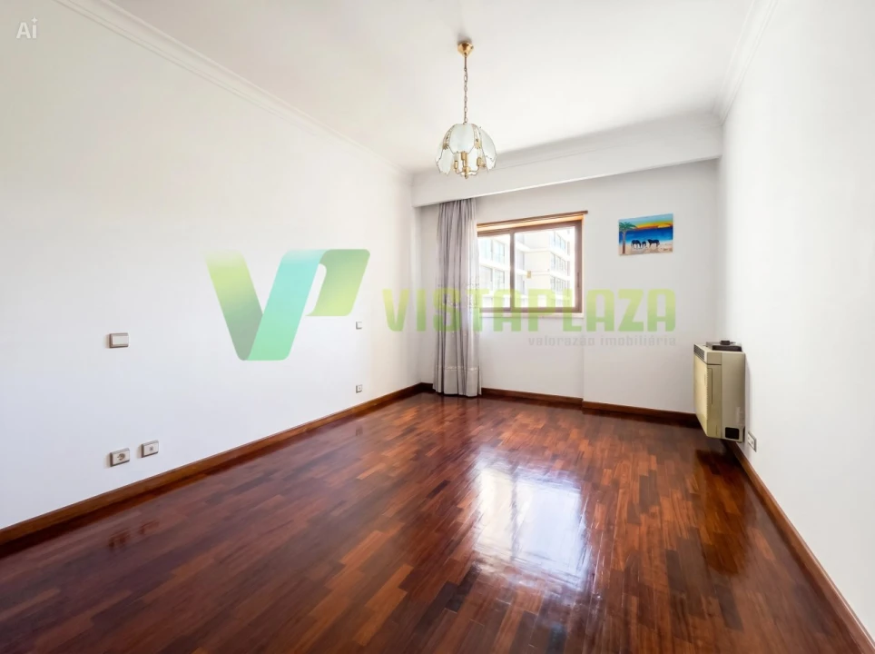 Apartamento T4 para Venda em Areeiro Foto 17