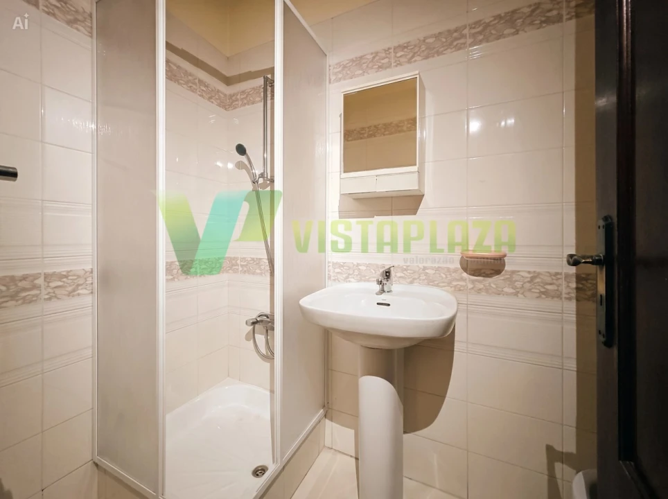 Apartamento T4 para Venda em Areeiro Foto 22