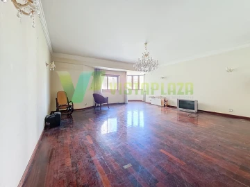 Apartamento T4 para Venda em Areeiro