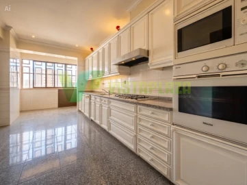 Apartamento T4 para Venda em Areeiro