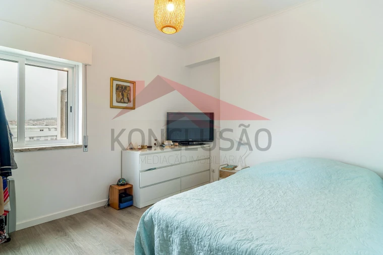 Apartamento T4 para Venda em Póvoa de Santa Iria e Forte da Casa Foto 14