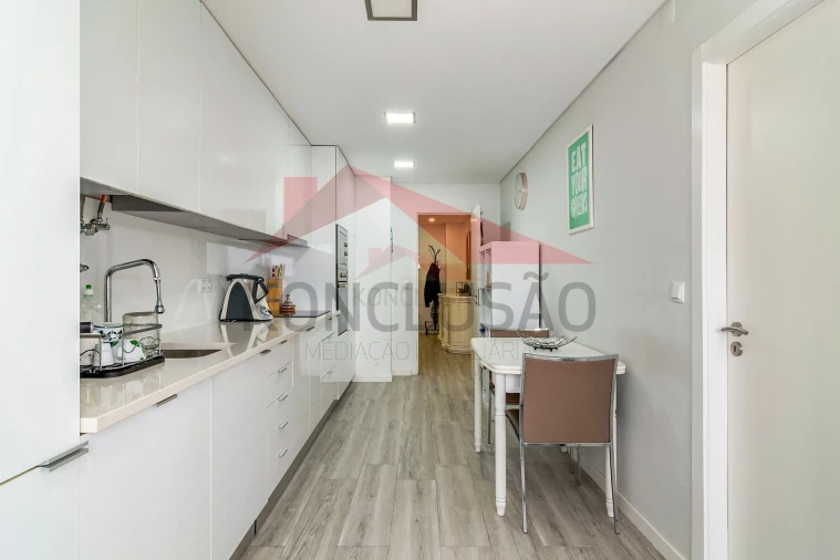 Apartamento T4 para Venda em Póvoa de Santa Iria e Forte da Casa Foto 6