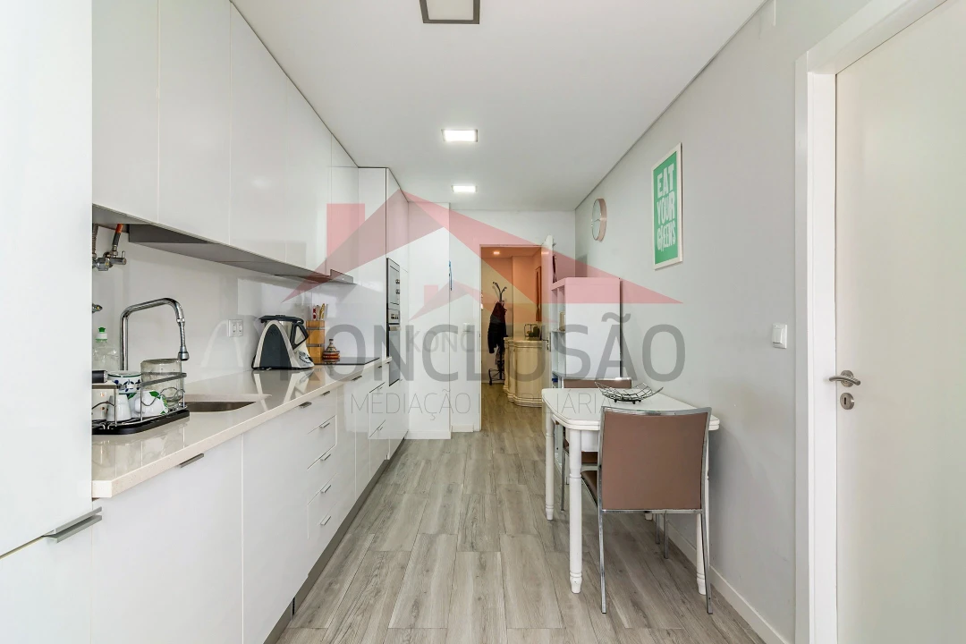 Apartamento T4 para Venda em Póvoa de Santa Iria e Forte da Casa Foto 6