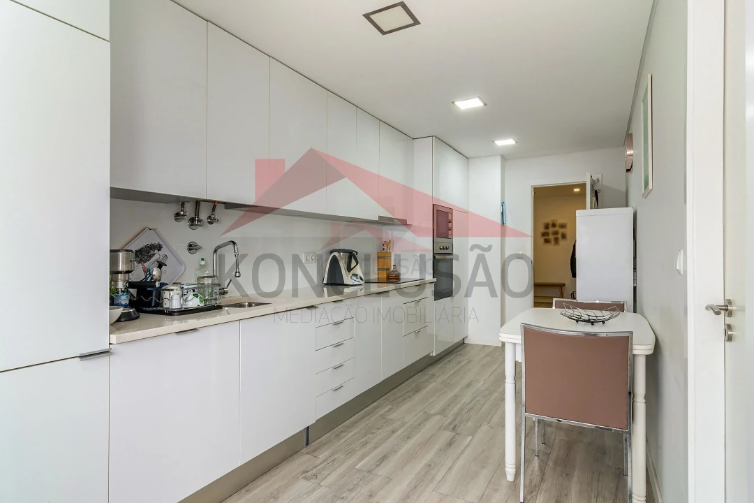 Apartamento T4 para Venda em Póvoa de Santa Iria e Forte da Casa Foto 7