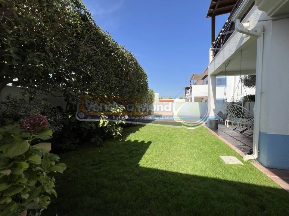 Moradia T4 para Venda em Santo Estêvão Foto 3