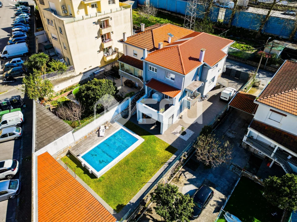 Moradia T5 para Venda em Santa Marinha e São Pedro da Afurada Foto 1