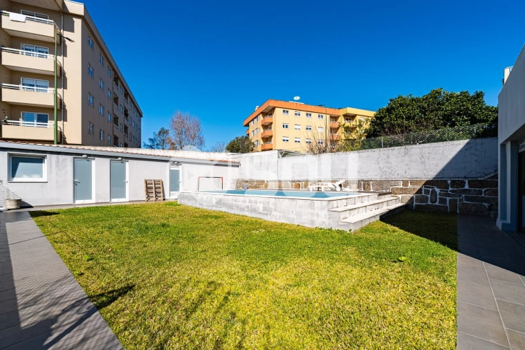 Moradia T5 para Venda em Santa Marinha e São Pedro da Afurada Foto 5