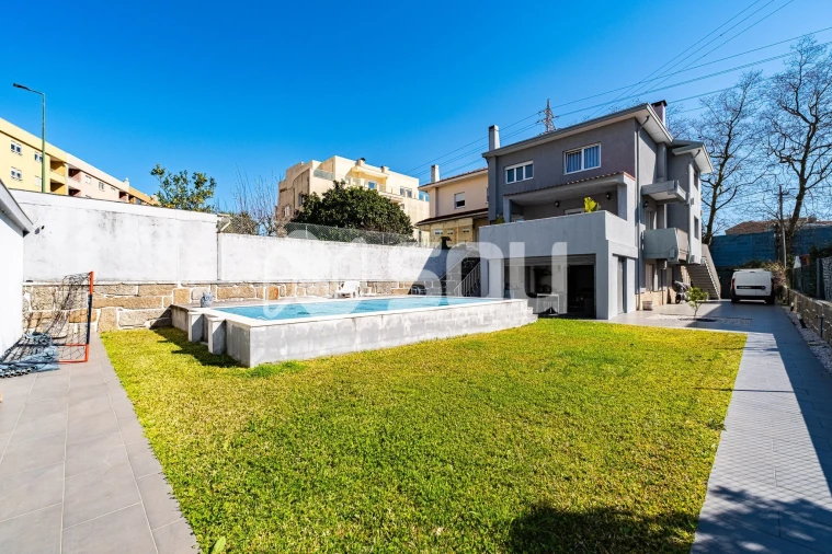 Moradia T5 para Venda em Santa Marinha e São Pedro da Afurada Foto 3