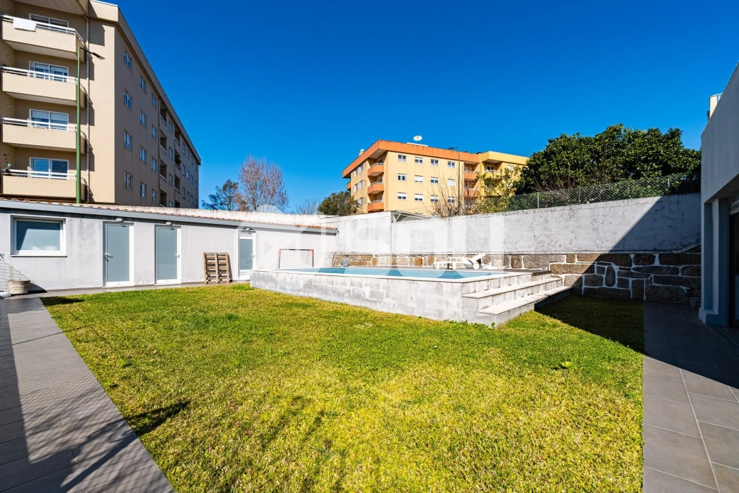 Moradia T5 para Venda em Santa Marinha e São Pedro da Afurada Foto 5