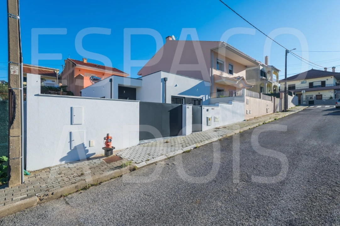 Moradia T2 para Venda em Mina de Água Foto 2