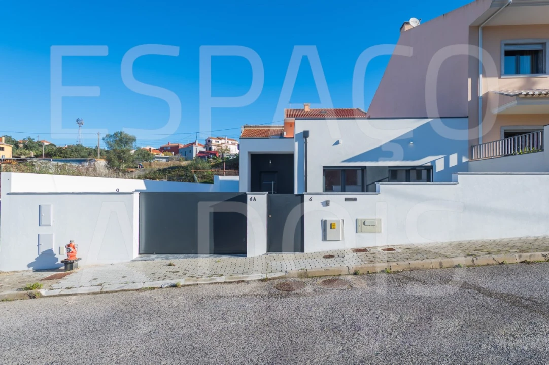 Moradia T2 para Venda em Mina de Água Foto 3