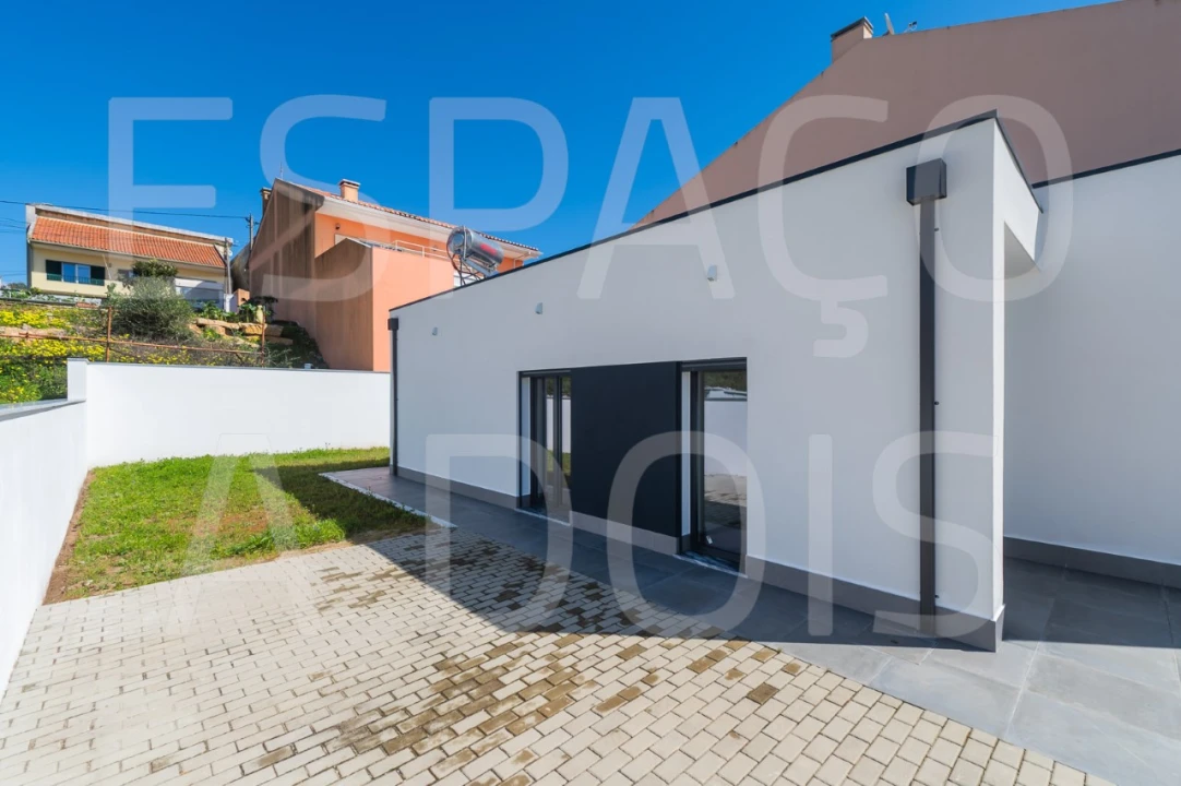 Moradia T2 para Venda em Mina de Água Foto 6