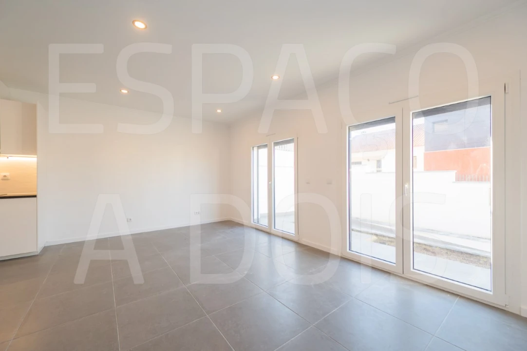 Moradia T2 para Venda em Mina de Água Foto 17