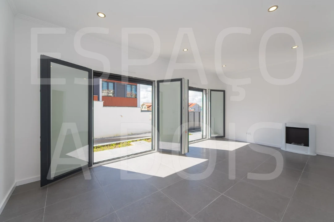 Moradia T2 para Venda em Mina de Água Foto 18