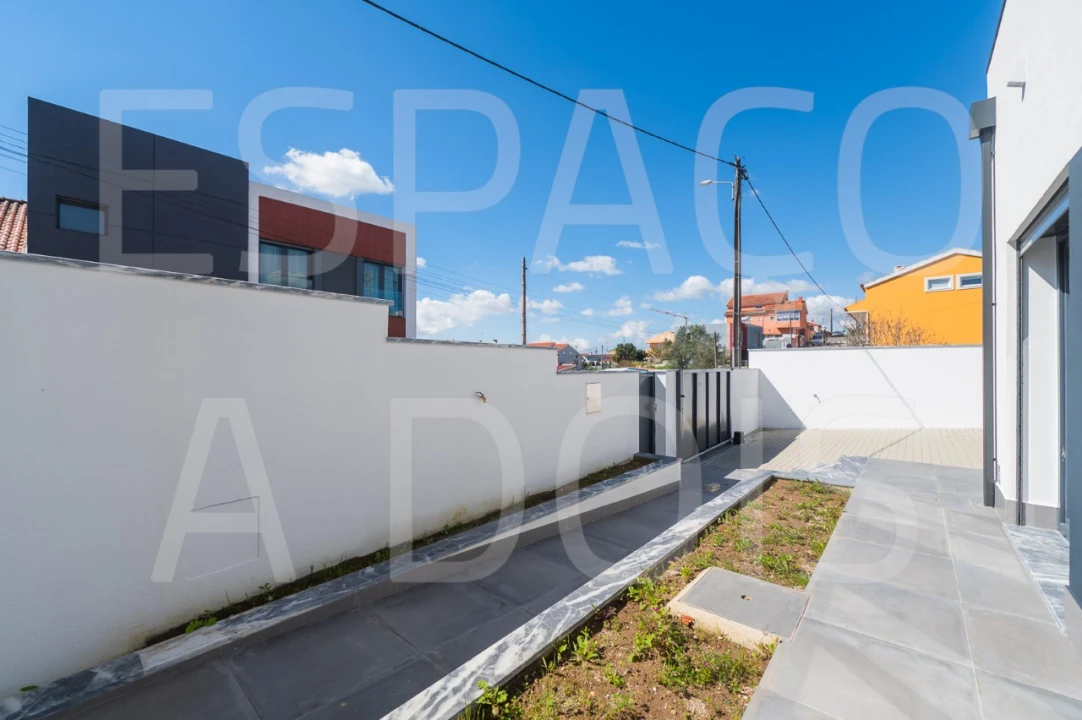 Moradia T2 para Venda em Mina de Água Foto 19