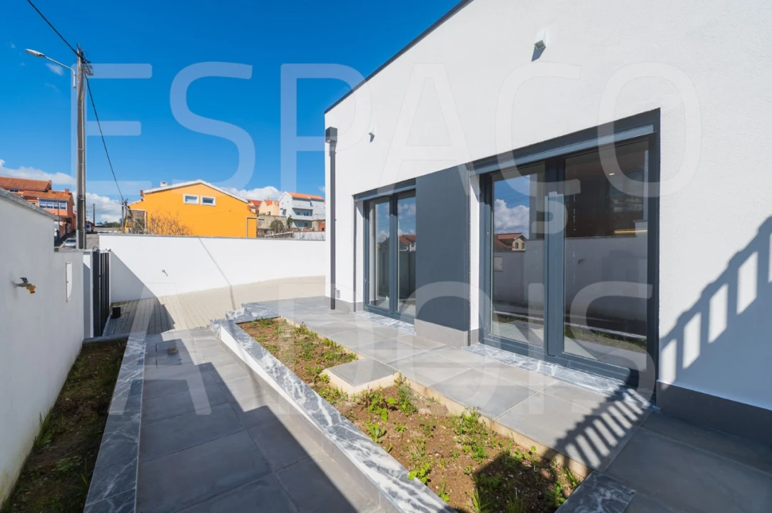 Moradia T2 para Venda em Mina de Água Foto 20