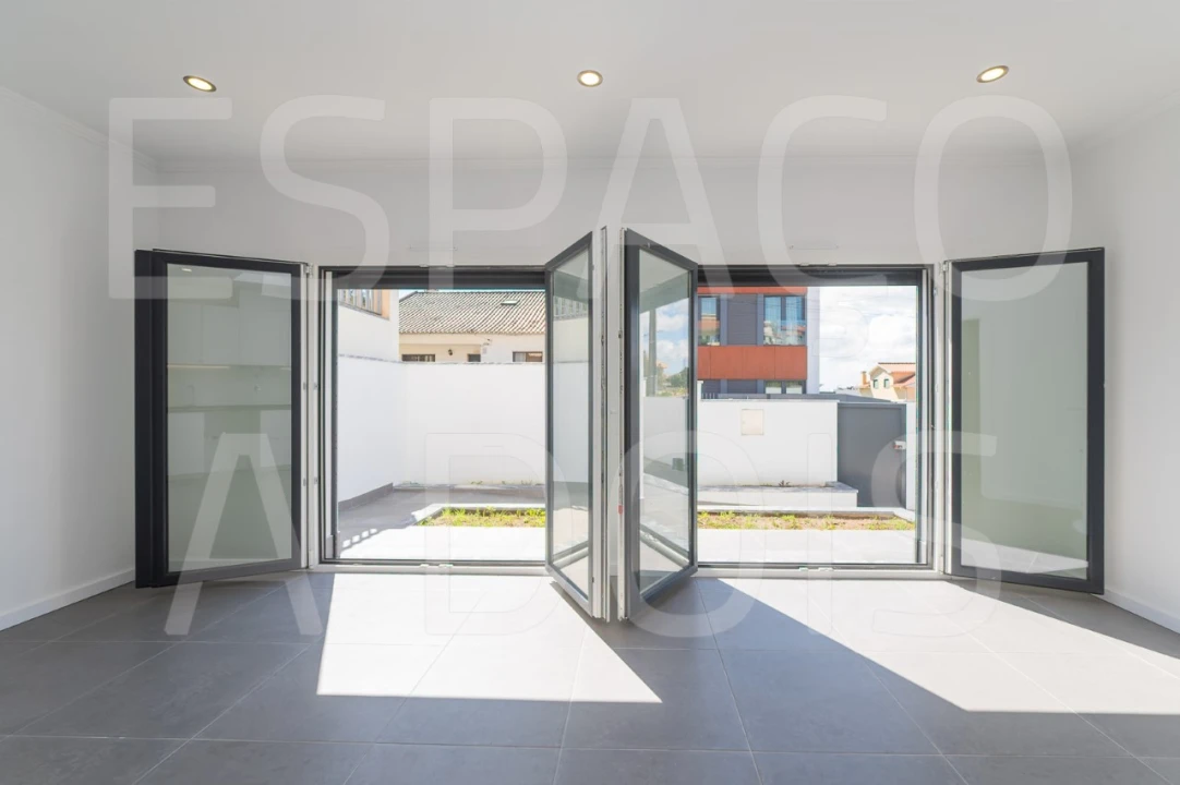 Moradia T2 para Venda em Mina de Água Foto 21