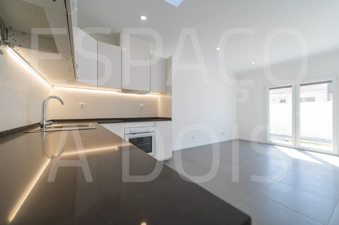 Moradia T2 para Venda em Mina de Água Foto 26