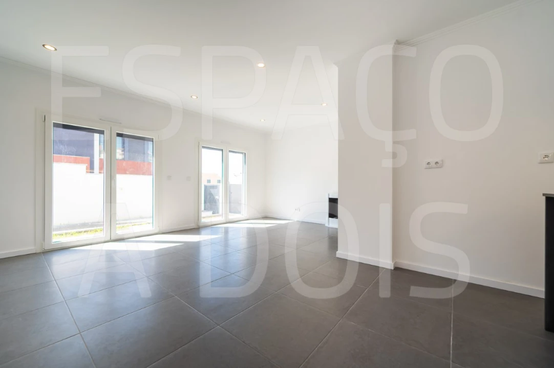 Moradia T2 para Venda em Mina de Água Foto 27