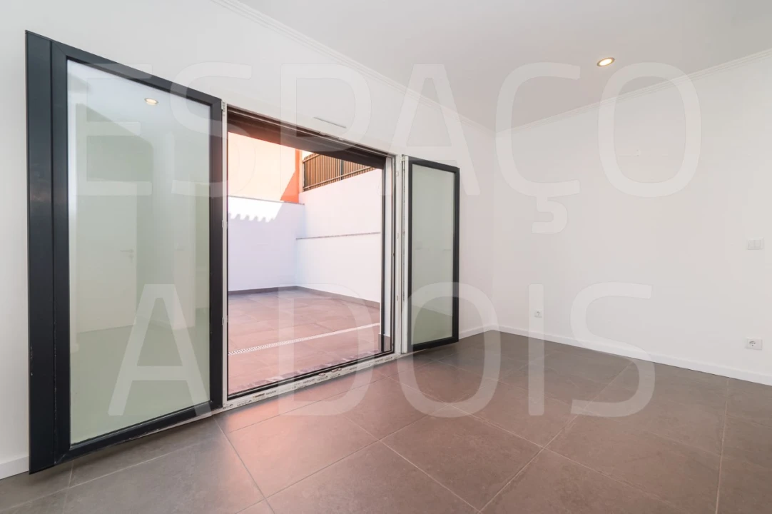 Moradia T2 para Venda em Mina de Água Foto 32