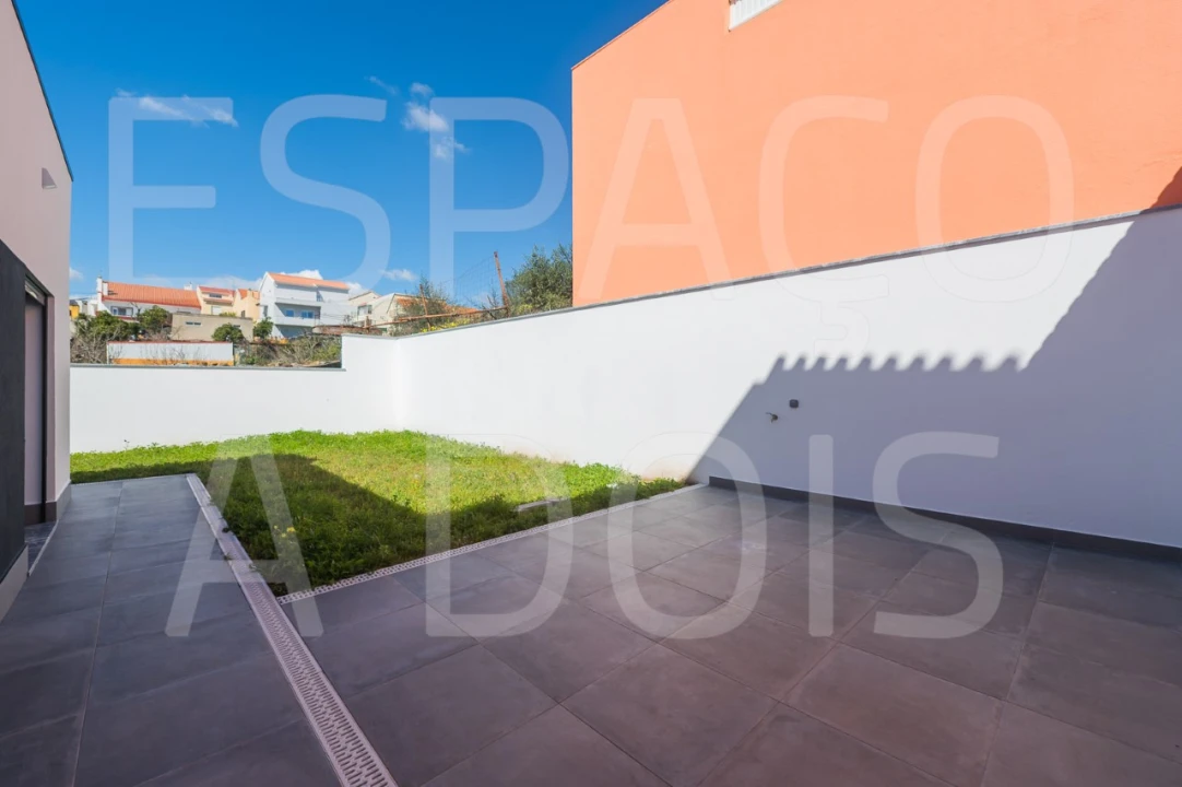 Moradia T2 para Venda em Mina de Água Foto 35