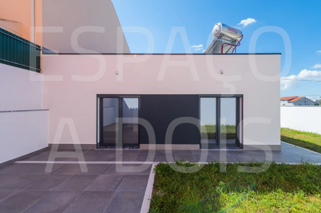 Moradia T2 para Venda em Mina de Água Foto 36