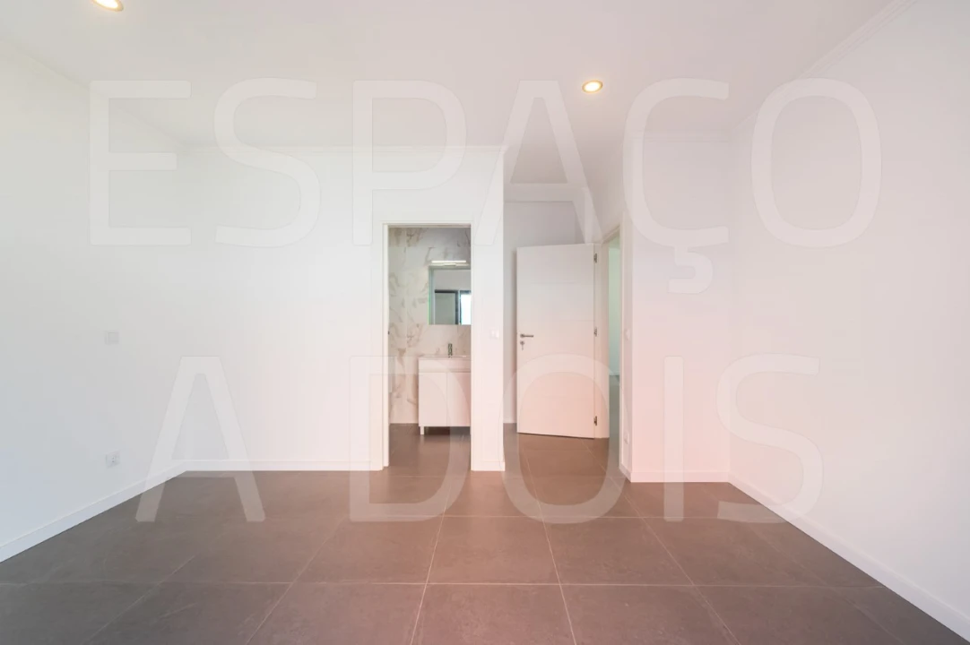 Moradia T2 para Venda em Mina de Água Foto 38