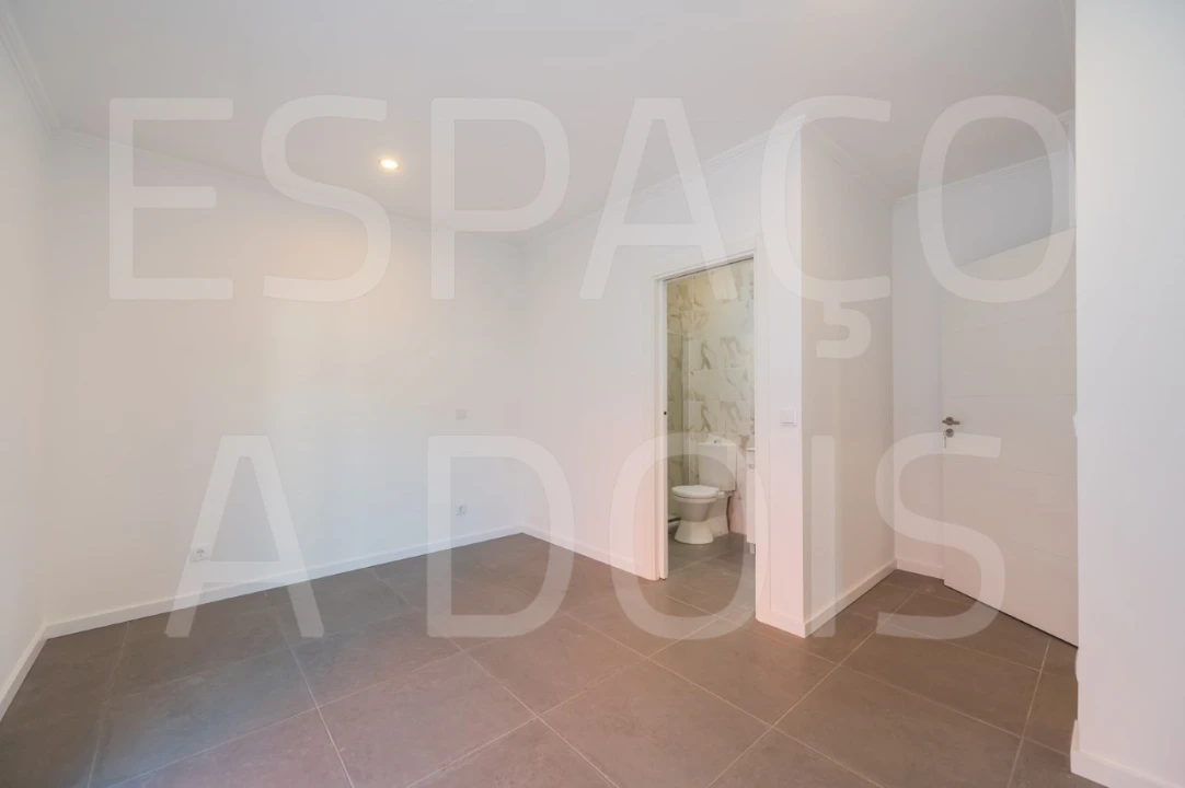 Moradia T2 para Venda em Mina de Água Foto 39