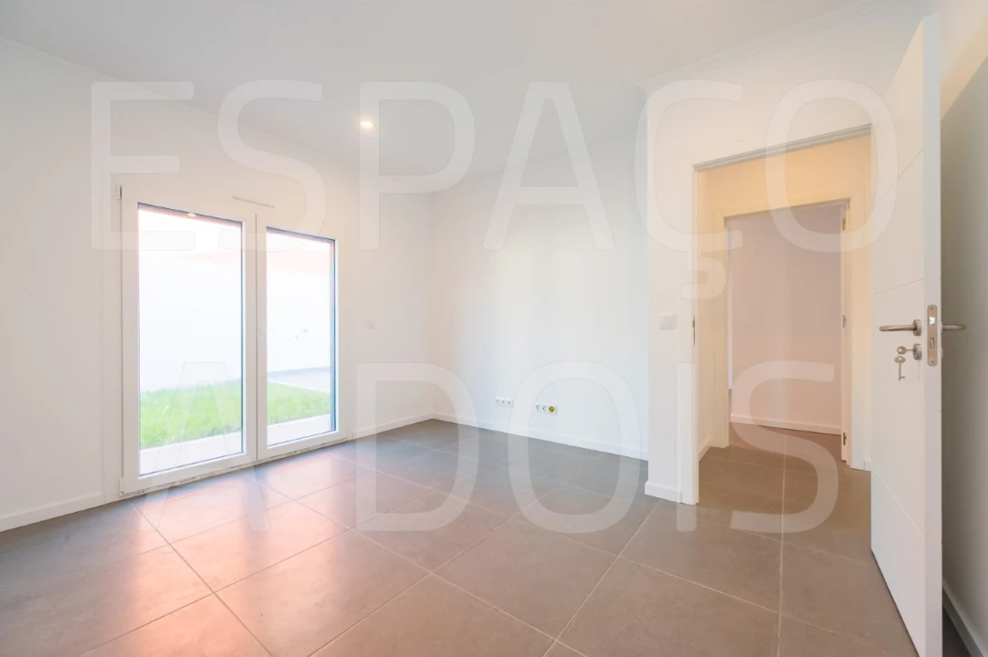 Moradia T2 para Venda em Mina de Água Foto 43