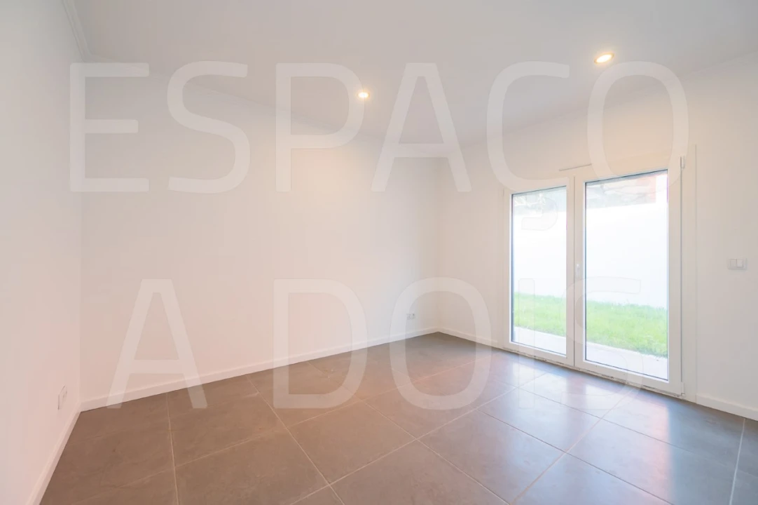 Moradia T2 para Venda em Mina de Água Foto 45