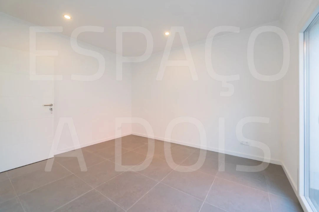 Moradia T2 para Venda em Mina de Água Foto 50