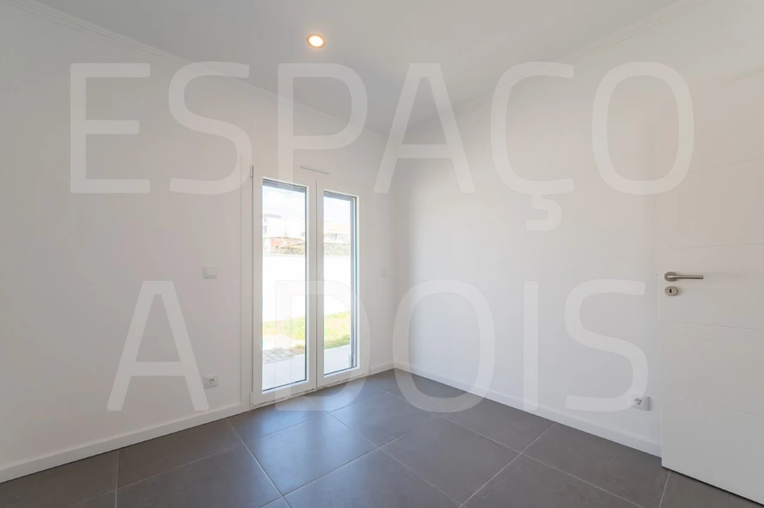 Moradia T2 para Venda em Mina de Água Foto 58