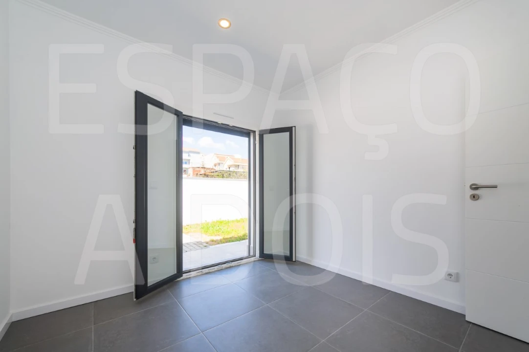 Moradia T2 para Venda em Mina de Água Foto 59