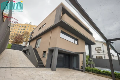 Moradia T4 para Venda em Eixo e Eirol