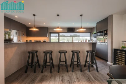 Moradia T4 para Venda em Eixo e Eirol