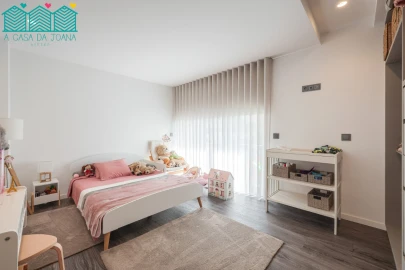 Moradia T4 para Venda em Eixo e Eirol