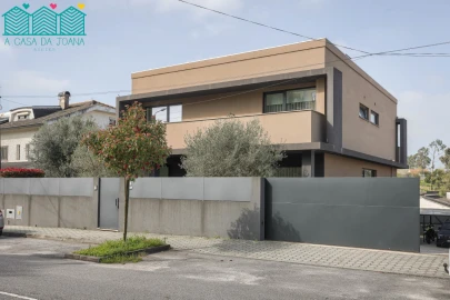 Moradia T4 para Venda em Eixo e Eirol