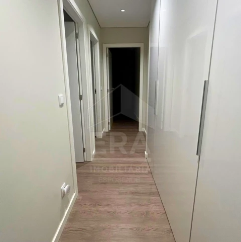 Moradia T3 para Venda em Mazarefes e Vila Fria