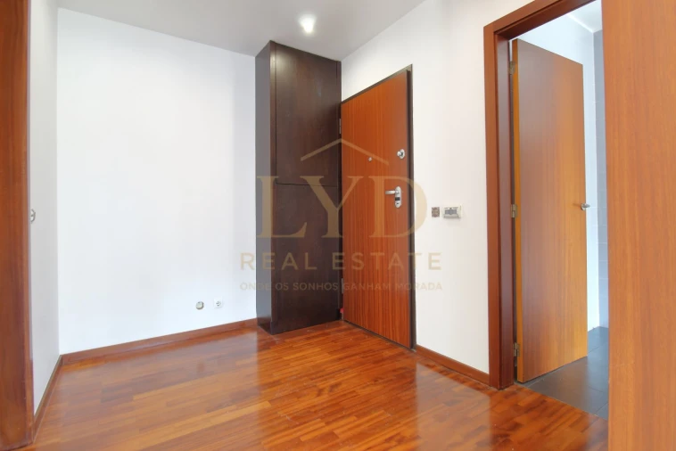 Apartamento T2 para Venda em Penafiel Foto 3